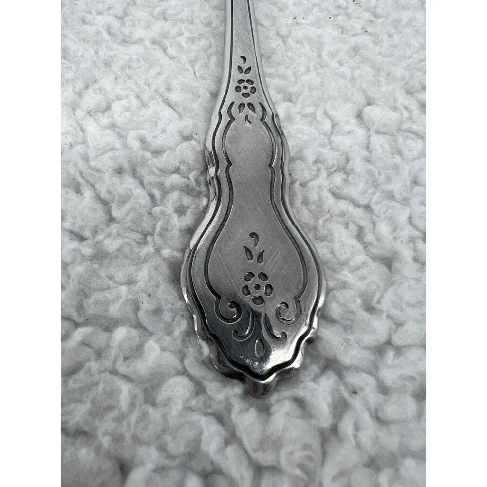 Oneida Deluxe Folk Art Meredith Stainless Medium Meat Serving Fork 8 1/2